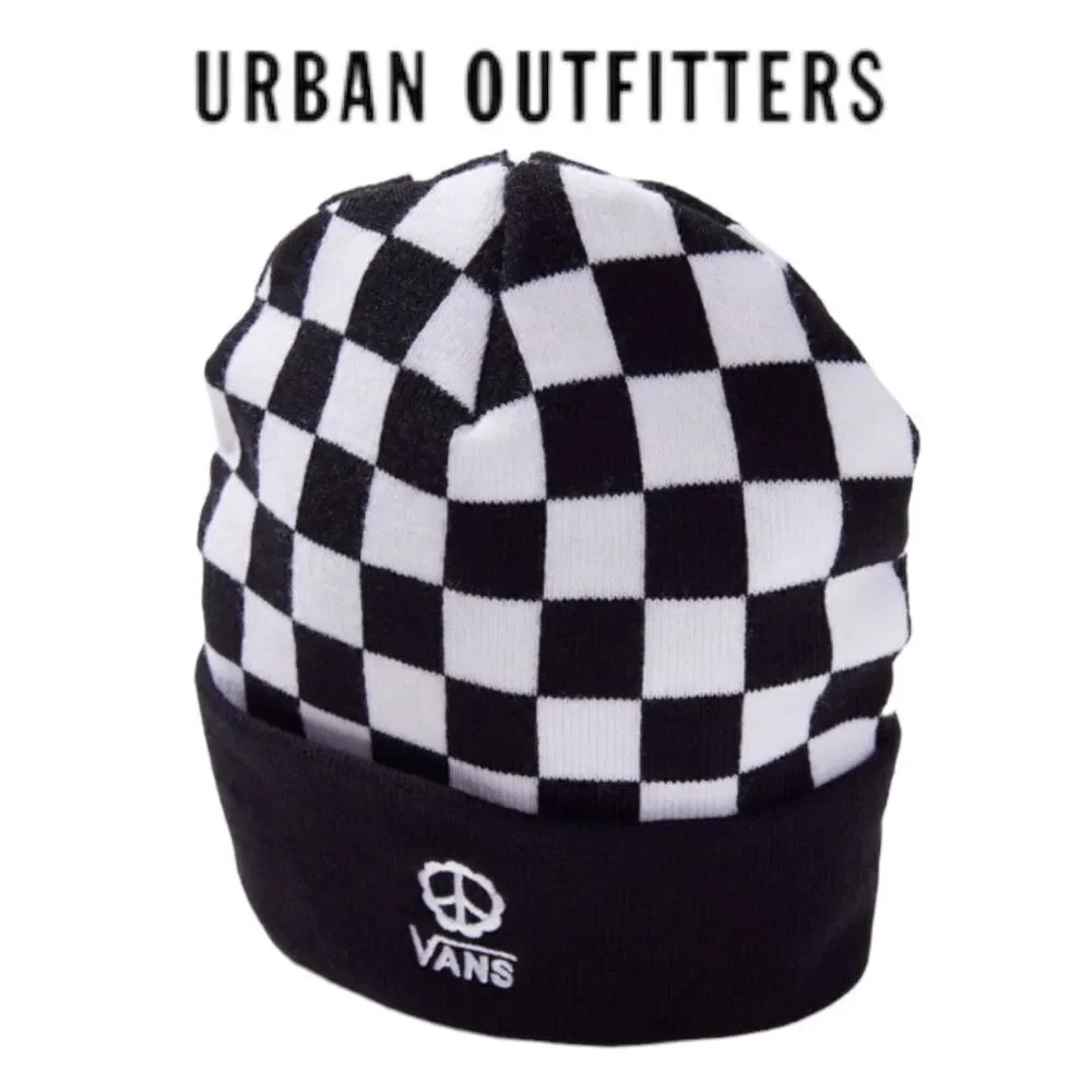 NEW Vans UO Urban Outfitters Black White Breakin Out Women’s Cap Hat Beanie